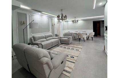 شقة - 2 غرف نوم - 2 حمامات للبيع في شارع رشدي - رشدي - حي شرق - الاسكندرية