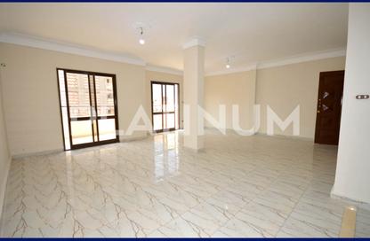 Apartment - 3 Bedrooms - 2 Bathrooms for sale in Ahmed Abd Al Latif St. - Miami - Hay Awal El Montazah - Alexandria