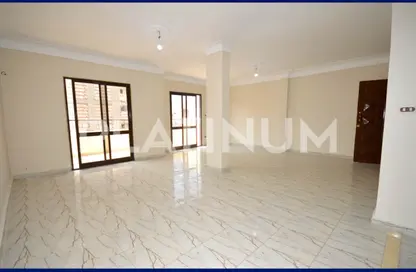 Apartment - 3 Bedrooms - 2 Bathrooms for sale in Ahmed Abd Al Latif St. - Miami - Hay Awal El Montazah - Alexandria