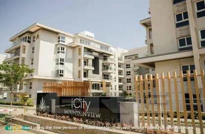 Apartment - 3 Bedrooms - 2 Bathrooms for sale in Mountain View iCity - 5th Settlement Compounds - The 5th Settlement - New Cairo City - Cairo