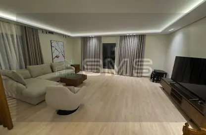 شقة - 3 غرف نوم - 3 حمامات للايجار في غرب الجولف - كمبوندات القطامية - القطامية - مدينة القاهرة الجديدة - القاهرة