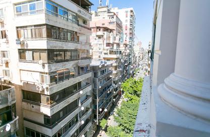 شقة - 5 غرف نوم - 4 حمامات للبيع في شارع بورسعيد - سبورتنج - حي شرق - الاسكندرية