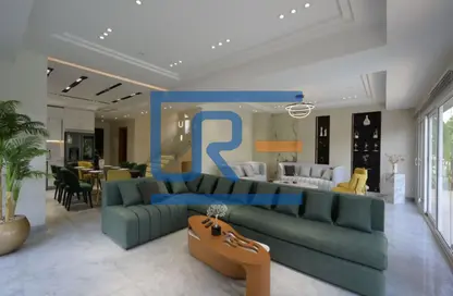 Villa - 5 Bedrooms - 4 Bathrooms for rent in Hyde Park Central - The 6th Settlement - New Cairo City - Cairo