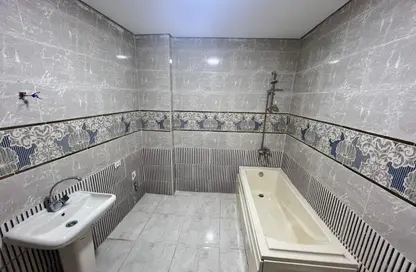 Apartment - 3 Bedrooms - 2 Bathrooms for sale in Mohammed Al Maqref St. - 6th Zone - Nasr City - Cairo