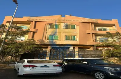 Roof - 3 Bedrooms - 2 Bathrooms for sale in Okba Ibn Nafaa St. - Al Narges 6 - Al Narges - New Cairo City - Cairo