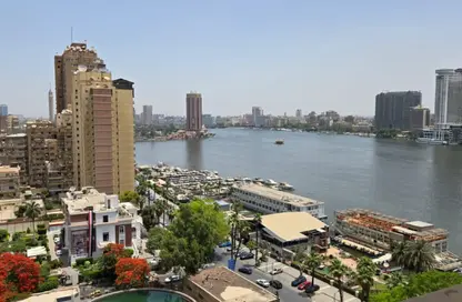شقة - 3 غرف نوم - 4 حمامات للبيع في شارع النيل - الدقي - الجيزة
