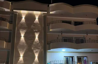 شقة - 3 غرف نوم - 2 حمامات للبيع في المنطقة الخامسة - مدينة الشروق - القاهرة