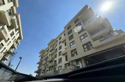 شقة - 3 غرف نوم - 3 حمامات للبيع في كمبوند البروج - كمبوندات الشروق - مدينة الشروق - القاهرة