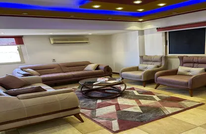شقة - 3 غرف نوم - 3 حمامات للبيع في شارع شهاب - المهندسين - الجيزة