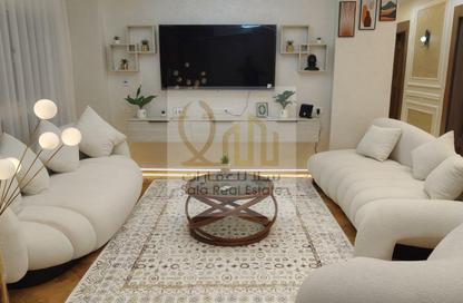 Apartment - 3 Bedrooms - 3 Bathrooms for rent in Gameat Al Dewal Al Arabeya St. - Mohandessin - Giza