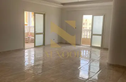Apartment - 3 Bedrooms - 2 Bathrooms for rent in Street 10 - 11th District - Sheikh Zayed City - Giza