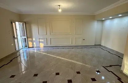 Apartment - 2 Bedrooms - 2 Bathrooms for sale in Al Mohandes Ahmed Kamal Hamdy St. - 16th District - Sheikh Zayed City - Giza