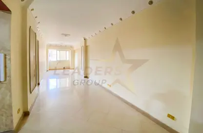 شقة - 2 غرف نوم - 1 حمام للبيع في شارع توت عنخ امون - سموحة - حي شرق - الاسكندرية