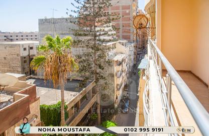 شقة - 3 غرف نوم - 3 حمامات للبيع في شارع السيدة سكينة إبنت الحسين - كفر عبده - رشدي - حي شرق - الاسكندرية