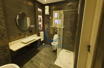 Apartment - 3 Bedrooms - 2 Bathrooms for sale in North Lotus - El Lotus - New Cairo City - Cairo