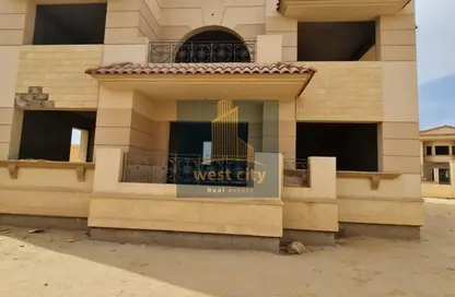 Villa - 4 Bedrooms - 4 Bathrooms for sale in Royal City - Sheikh Zayed Compounds - Sheikh Zayed City - Giza