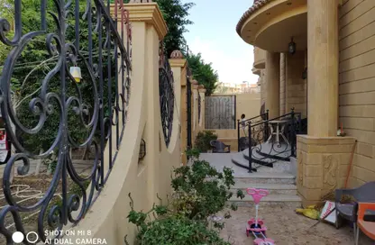 فيلا - 4 غرف نوم - 2 حمامات للبيع في شارع محمد حسين محمود - المنطقة ه - حى جنوب الاكايمية - مدينة القاهرة الجديدة - القاهرة