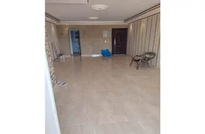 Apartment - 3 Bedrooms - 2 Bathrooms for rent in Zahraa Al Maadi St. - Degla - Hay El Maadi - Cairo