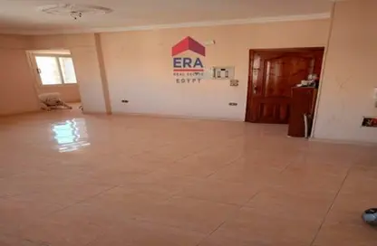 Apartment - 3 Bedrooms - 1 Bathroom for sale in Zahraa Al Maadi St. - Degla - Hay El Maadi - Cairo