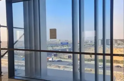 مساحات مكتبية - استوديو - 3 حمامات للبيع في شارع ال ٩٠ الجنوبي - شارع التسعين الجنوبي - التجمع الخامس - مدينة القاهرة الجديدة - القاهرة