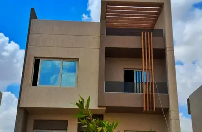 Villa - 4 Bedrooms - 4 Bathrooms for sale in Waslet Dahshur Road - Green Belt - 6 October City - Giza