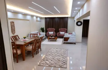 شقة - 3 غرف نوم - 2 حمامات للايجار في شارع الدكتور نجيب محفوظ - المنطقة الثامنة - مدينة نصر - القاهرة