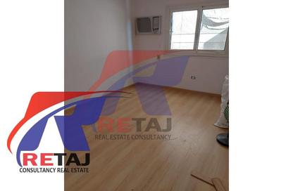 Apartment - 3 Bedrooms - 2 Bathrooms for sale in Mohamed Korayem St. - 6th Zone - Nasr City - Cairo