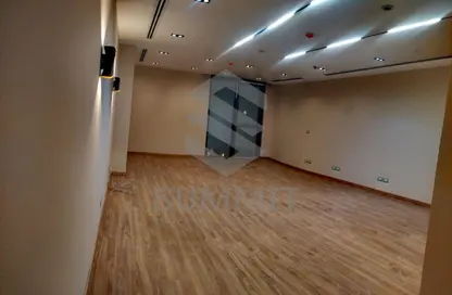 Office Space - Studio - 1 Bathroom for rent in Hyde Park Business District Mall - South Teseen St. - The 5th Settlement - New Cairo City - Cairo