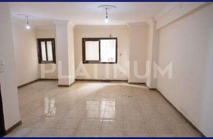 Apartment - 3 Bedrooms - 1 Bathroom for sale in Al Shaheed Mohamed Elsayed Hefny St. - Cleopatra - Hay Sharq - Alexandria
