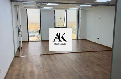 Office Space - Studio - 1 Bathroom for rent in Hyde Park Business District Mall - South Teseen St. - The 5th Settlement - New Cairo City - Cairo