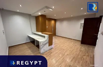 Office Space - Studio - 3 Bathrooms for rent in Al Nasr St. - El Laselky - New Maadi - Hay El Maadi - Cairo
