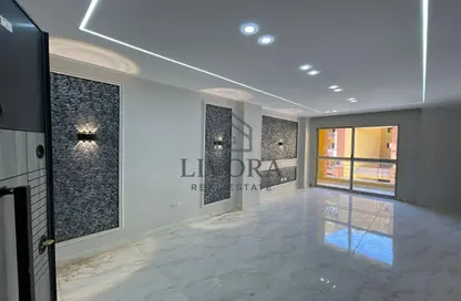 Apartment - 2 Bedrooms - 1 Bathroom for sale in Degla Palms - Al Wahat Road - 6 October City - Giza