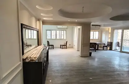 شقة - 3 غرف نوم - 2 حمامات للبيع في شارع سليمان اباظه - المهندسين - الجيزة