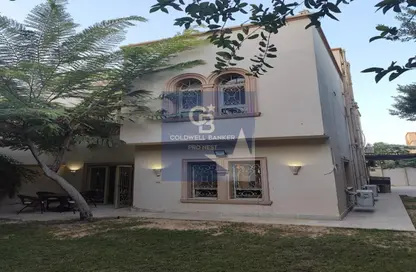 فيلا - 5 غرف نوم - 5 حمامات للايجار في شارع 10 - جرينز - الحي السادس - الشيخ زايد - الجيزة