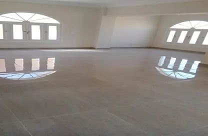 شقة - 4 غرف نوم - 2 حمامات للايجار في شارع الشويفات - الحي الاول - التجمع الخامس - مدينة القاهرة الجديدة - القاهرة