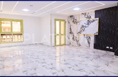 Apartment - 3 Bedrooms - 2 Bathrooms for sale in Khalil Hamada St. - Miami - Hay Awal El Montazah - Alexandria