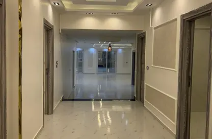 شقة - 4 غرف نوم - 3 حمامات للبيع في شارع عباس العقاد - المنطقة الأولى - مدينة نصر - القاهرة