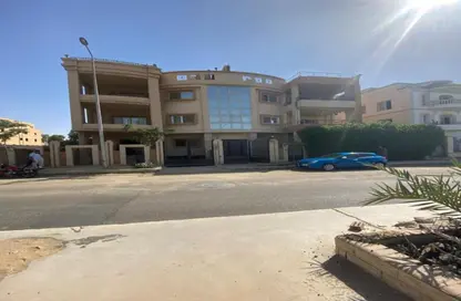 شقة - 3 غرف نوم - 3 حمامات للبيع في حي النادي - مدينة الشروق - القاهرة