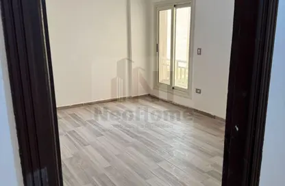 شقة - 3 غرف نوم - 3 حمامات للايجار في مدينة وصال - كمبوندات الشروق - مدينة الشروق - القاهرة