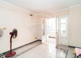 Apartment - 4 bedrooms - 2 bathrooms for للبيع in Albert Al Awal St. - Smouha - Hay Sharq - Alexandria