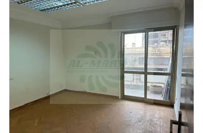 شقة - 5 غرف نوم - 2 حمامات للبيع في شارع الكامل محمد - الزمالك - القاهرة