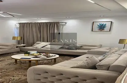 Villa - 4 Bedrooms - 4 Bathrooms for sale in Royal City - Sheikh Zayed Compounds - Sheikh Zayed City - Giza