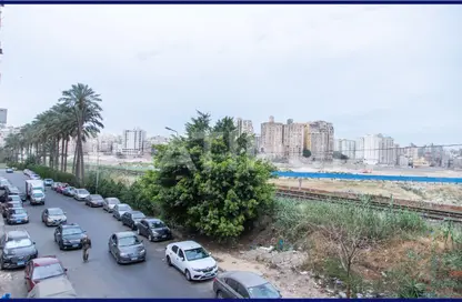 شقة - 4 غرف نوم - 2 حمامات للايجار في شارع مدرسة الريادة - سموحة - حي شرق - الاسكندرية