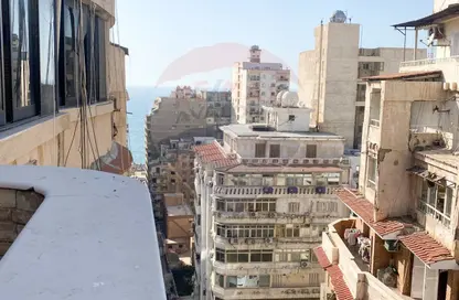 Apartment - 6 Bedrooms - 2 Bathrooms for sale in Abdel Salam Aref St. - Laurent - Hay Sharq - Alexandria