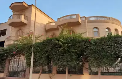 فيلا - 4 غرف نوم - 3 حمامات للبيع في شارع الامام ابو حنيفة النعمان - الحي السادس - مدينة العبور - القليوبية