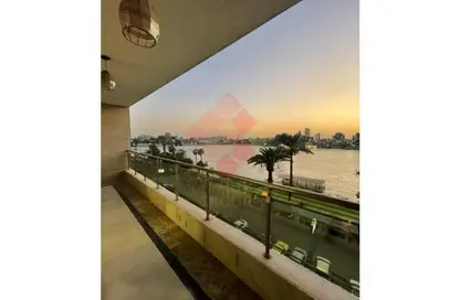 Apartment - 4 Bedrooms - 4 Bathrooms for rent in Nile Corniche St. - Garden City - Cairo