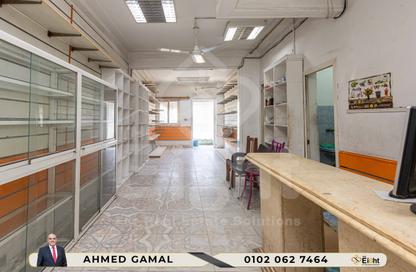 محل تجاري - استوديو - 1 حمام للبيع في شارع مصطفى كامل - السيوف - حي اول المنتزة - الاسكندرية