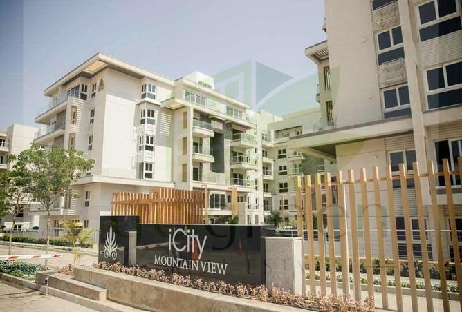 Apartment - 2 Bedrooms - 2 Bathrooms for sale in Mountain View iCity - 5th Settlement Compounds - The 5th Settlement - New Cairo City - Cairo