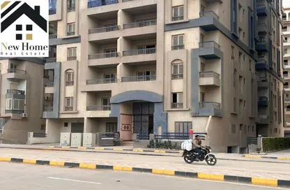 Apartment - 3 Bedrooms - 3 Bathrooms for sale in Zahraa Al Maadi St. - Degla - Hay El Maadi - Cairo