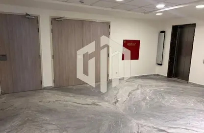 طابق كامل - استوديو - 3 حمامات للايجار في شارع التسعين الشمالي - التجمع الخامس - مدينة القاهرة الجديدة - القاهرة